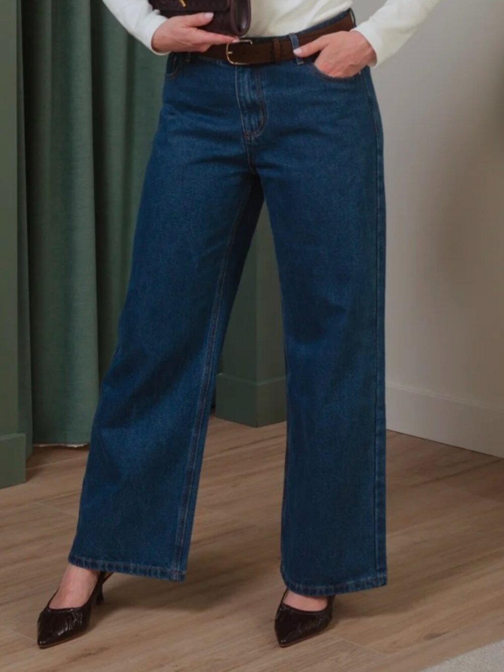 Dark blue jean by Esthel